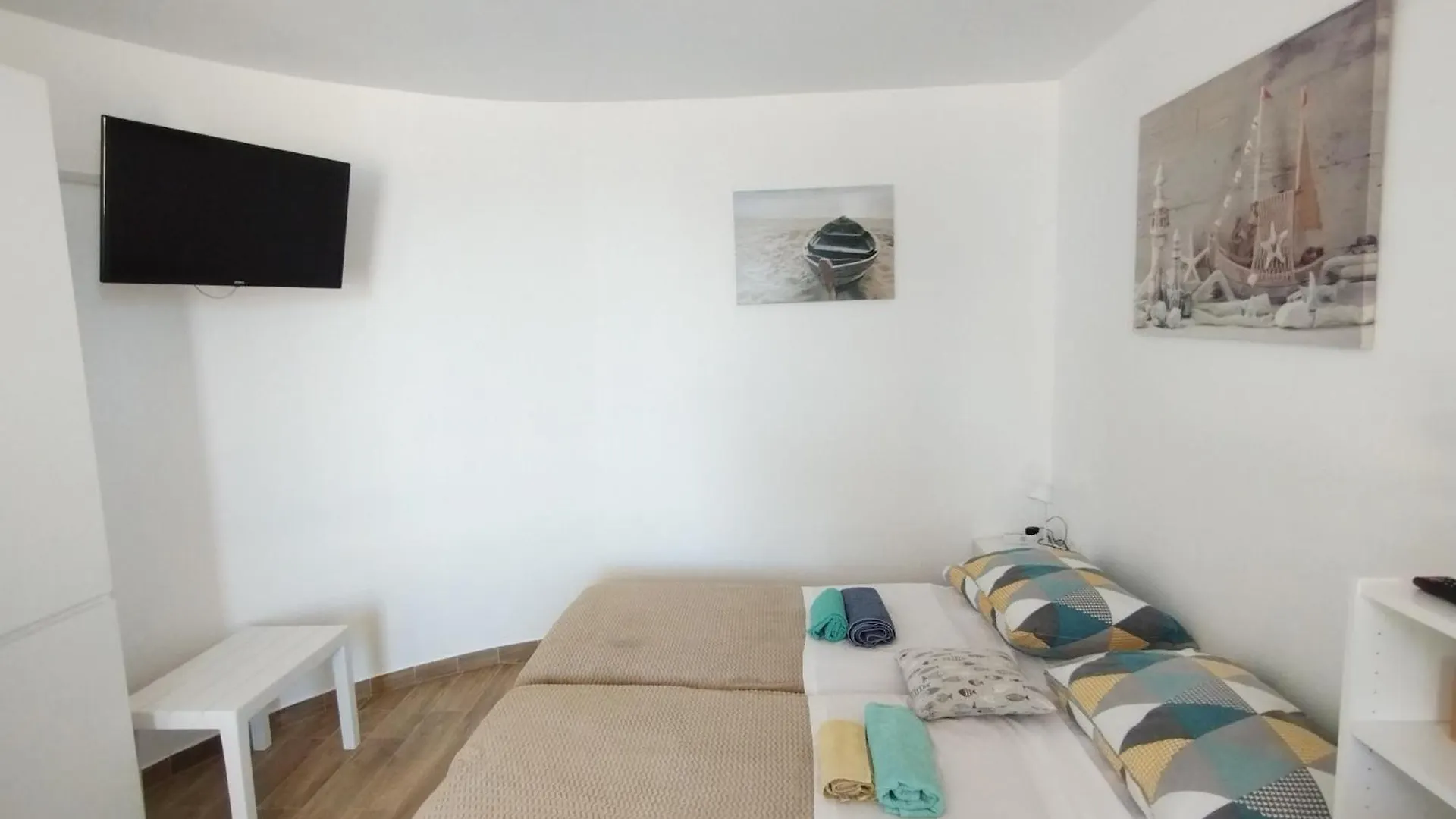 Old Captain'S Apartments - In A Pine Wood By The Sea And Tennis Courts Split Croatie