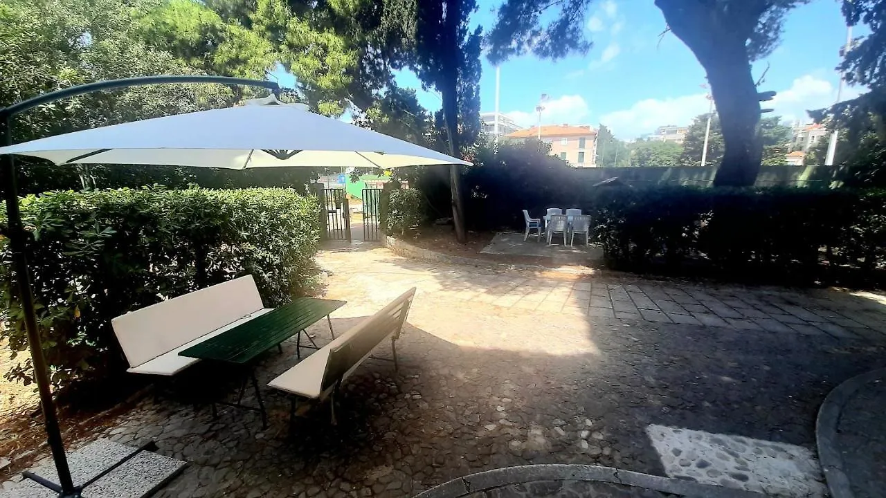 Old Captain'S Apartments - In A Pine Wood By The Sea And Tennis Courts Split