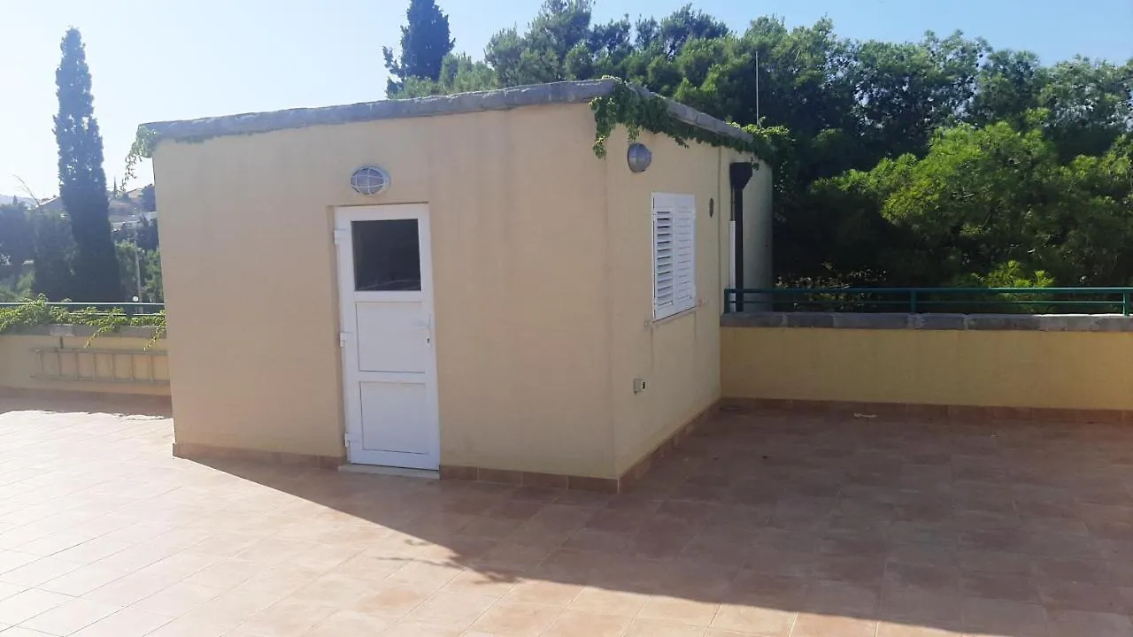 Old Captain'S Apartments - In A Pine Wood By The Sea And Tennis Courts Split Croatia